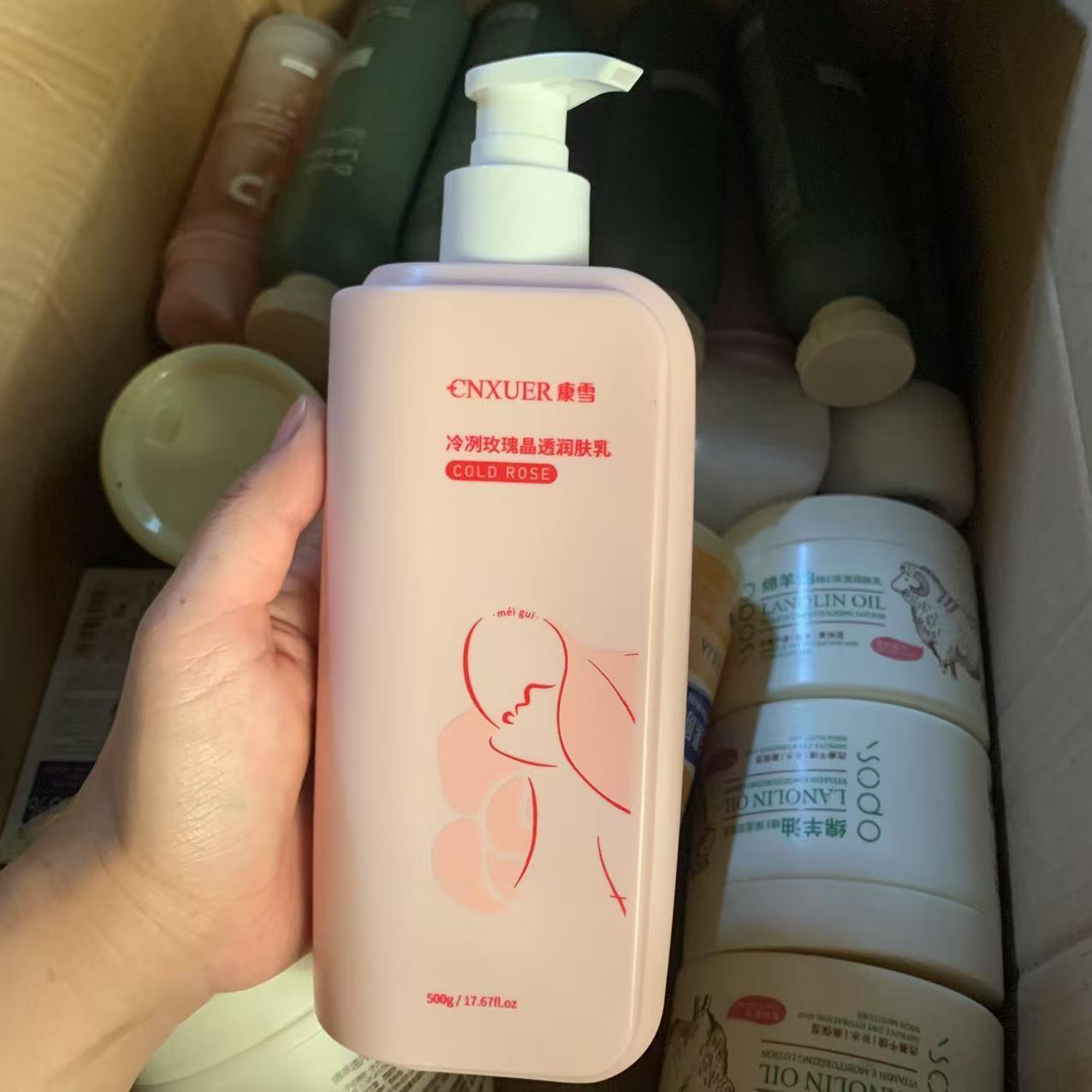 Perfume Fragrance Body Lotion - ​ ​ โลชั่นบำรุงผิวกายกลิ่นกุหลาบหอม ช่วยเติมความชุ่มชื้นอย่างล้ำลึกและฟื้นฟูผิวแห้งสำหรับผู้หญิง กลิ่นหอมติดทนนาน ​